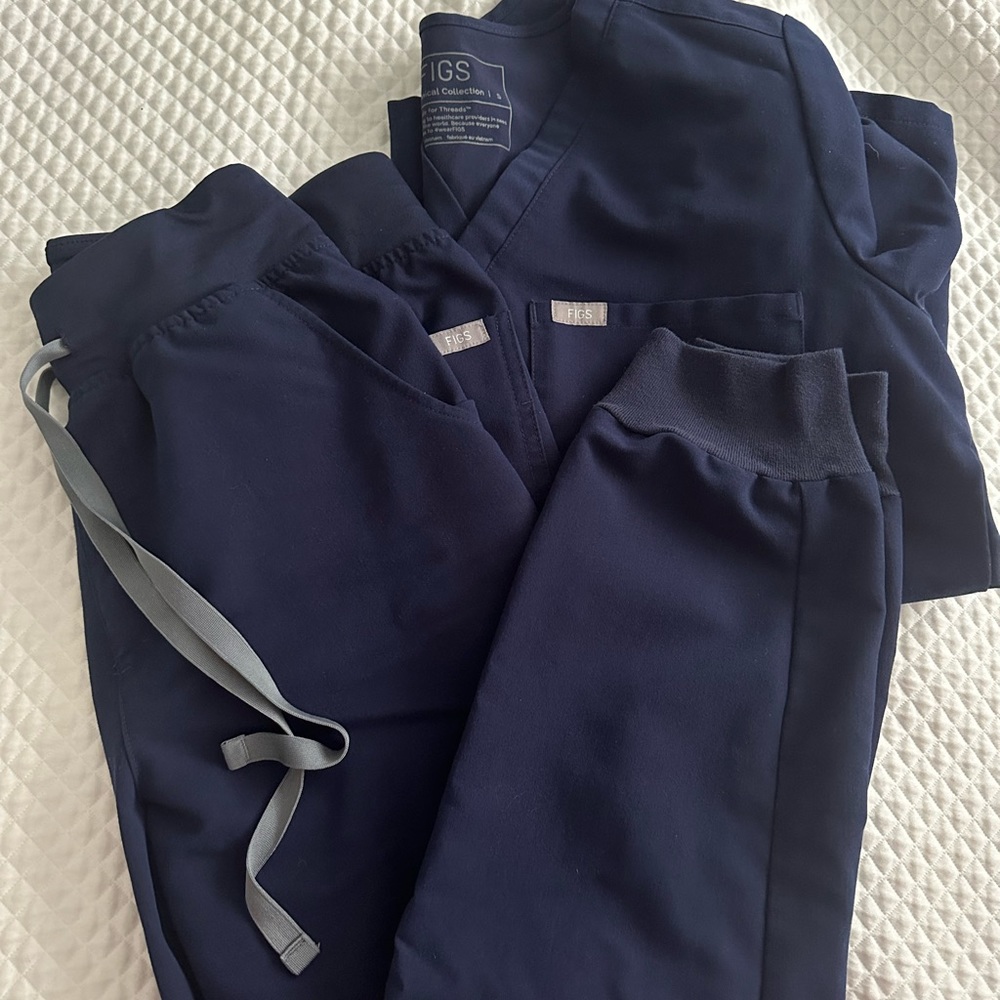 Figs scrubs Catarina one pocket and Zamora high waisted jogger
